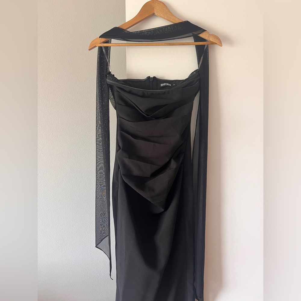 Elegant Black Strapless Evening Gown with Neck Scarf - Picture 4 of 4